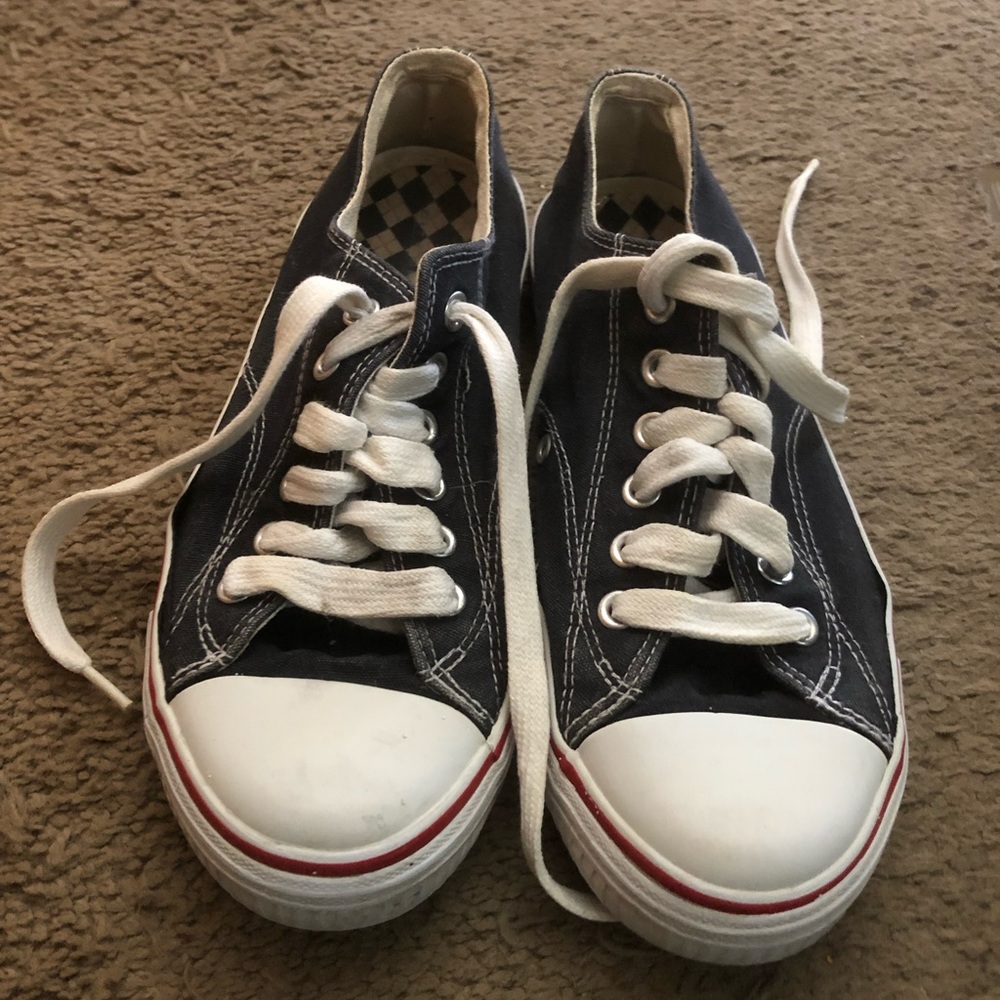 Black city sneakers size 6